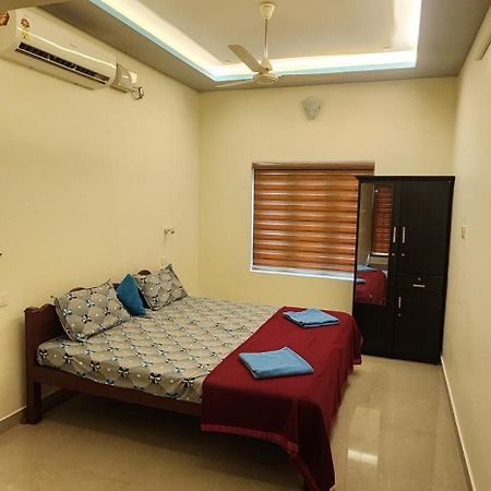 Punerjeni Homes Alappuzha Buitenkant foto